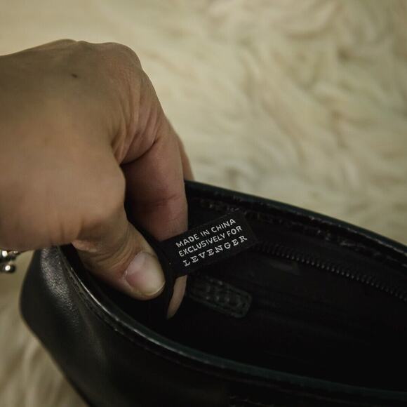 Levenger Black Leather Croc Embossed Zip Wrist Strap Purse Clutch Wristlet Bag - Picture 4 of 6